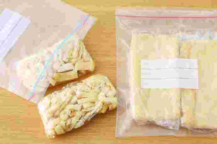 油揚げをフリーザーバッグに入れて冷凍保存する前
