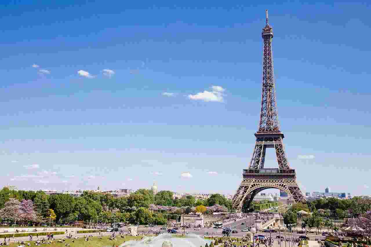 エッフェル塔が有名なパリの風景