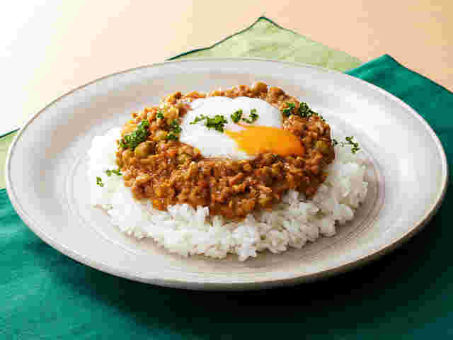 半熟卵のせキーマカレー画像