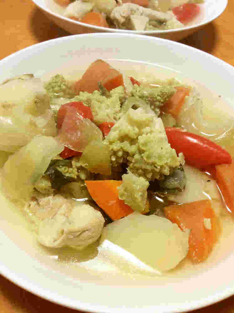 ロマネスコとささみのごろごろ野菜スープ