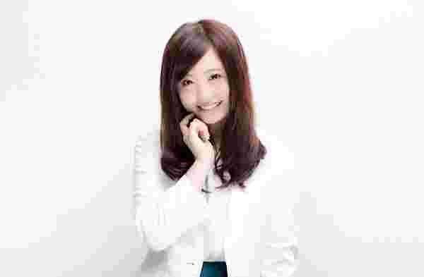 喜ぶ女性