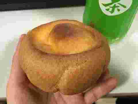 逆さまにしたシュークリーム