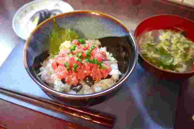 まぐろたたき丼定食
