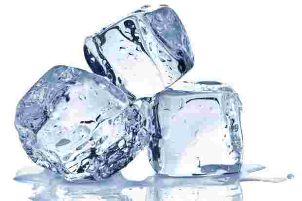 3個の氷を拡大した様子
