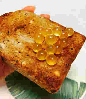 トーストに乗せて食べる様子