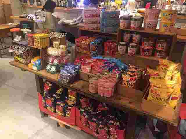 スピンズの韓国菓子コーナー