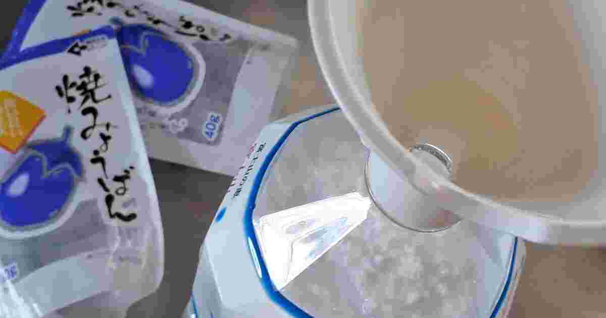 ミョウバン水を作っているところ