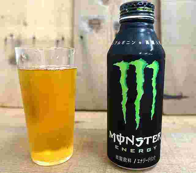 モンスターエナジーの缶と中身