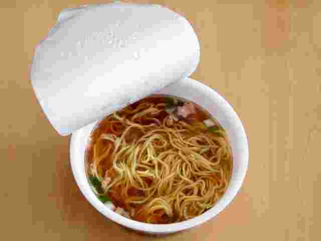 3分で出来上がる簡単インスタンラーメンのカップ麺