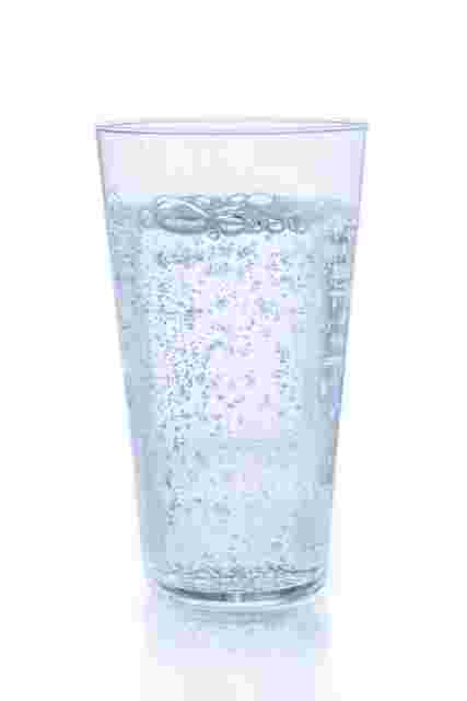 グラスお腹の水