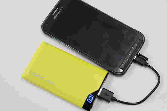 充電残量を表示しているモバイルバッテリー