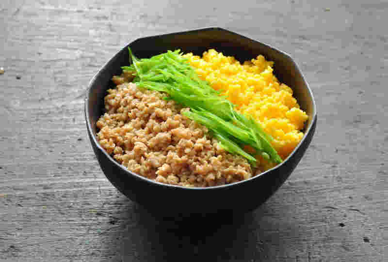 くるみそぼろの三色丼画像