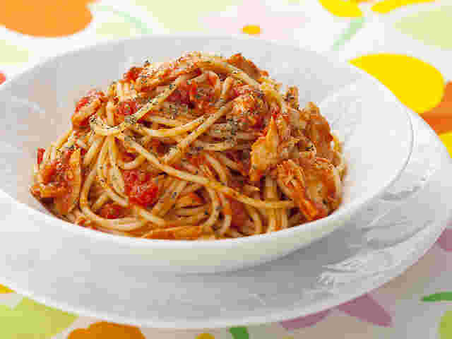 トマトソースのパスタ画像