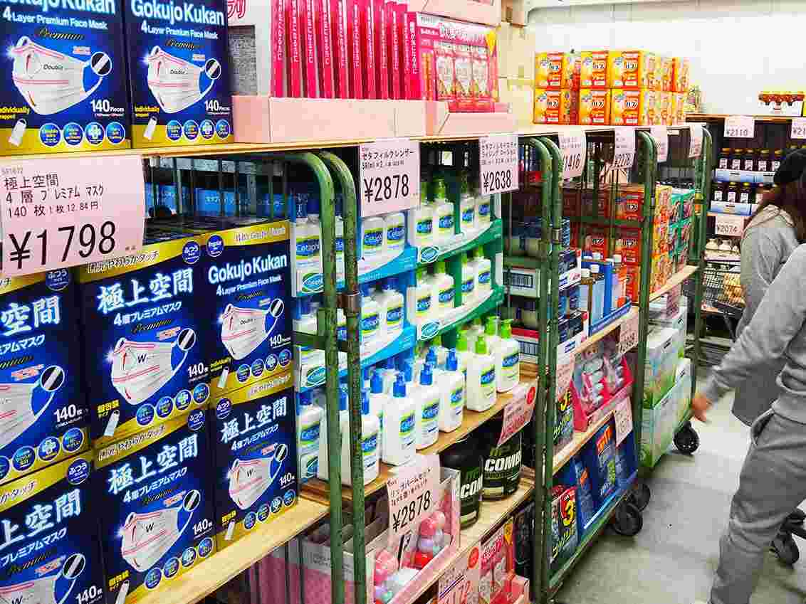 たくさん陳列されている日用品