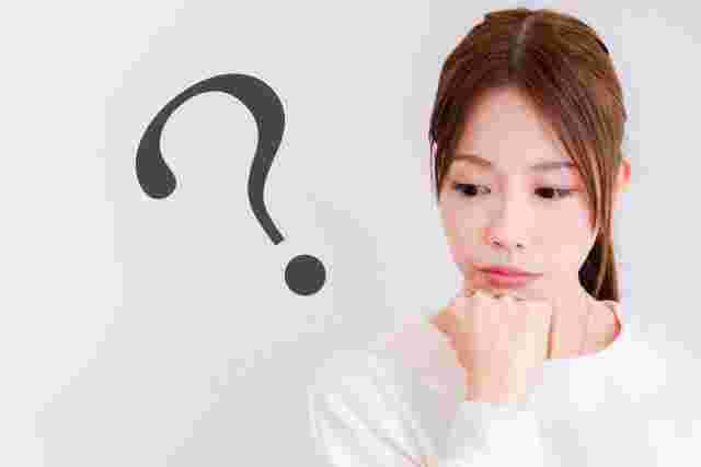 クエスチョンマークの女性