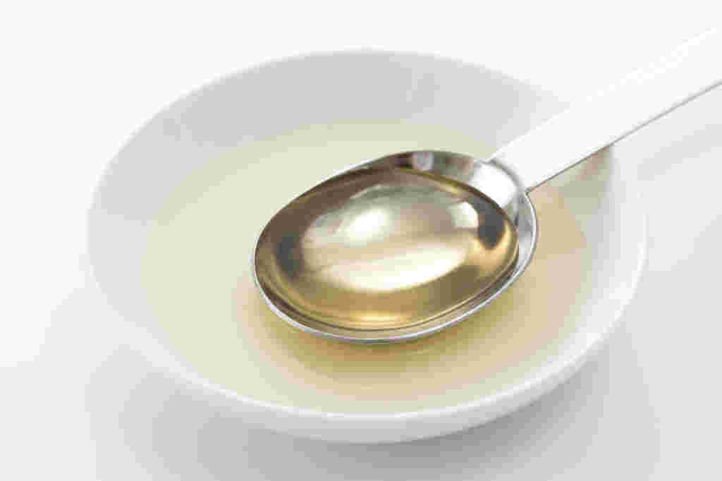 小皿に入れたお酢