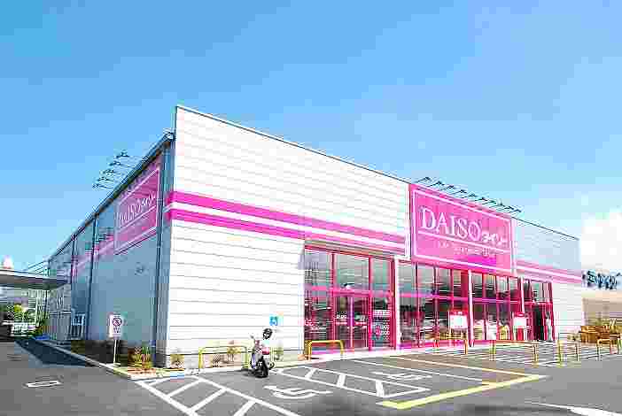 郊外型のダイソー店舗外観
