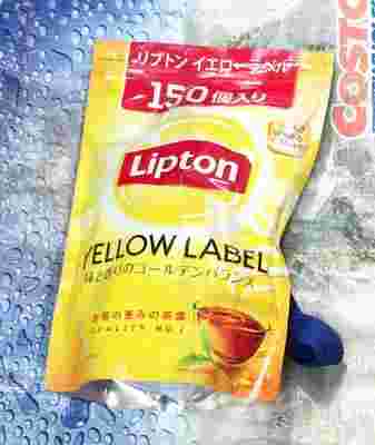 背景に水玉のコストコのリプトンイエローラベルのパック