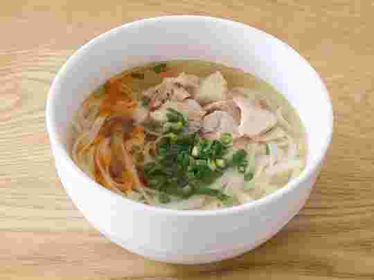 麺類が入ったセラミックボウル