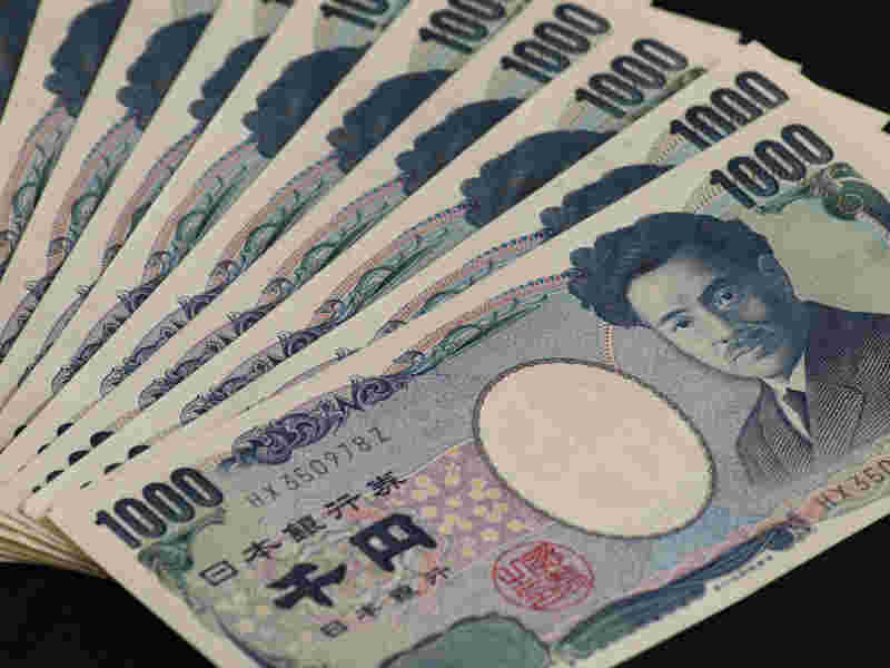 数枚の千円札