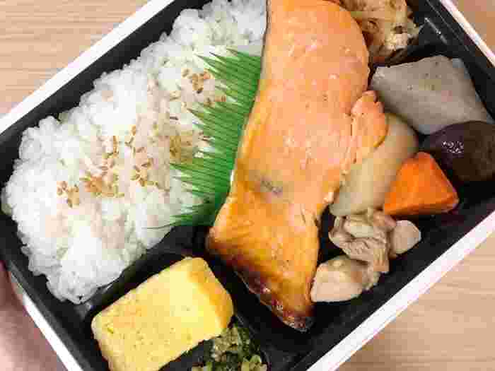 コンビニの鮭弁当