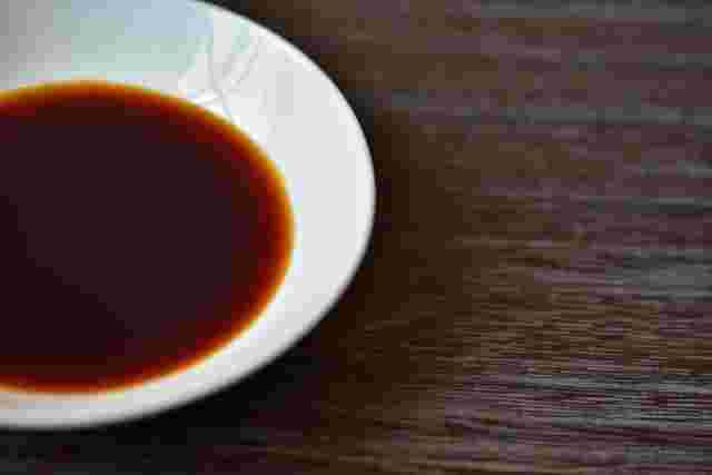小皿に入れた醤油