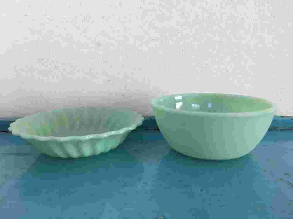 セリアの翡翠色の食器2つ