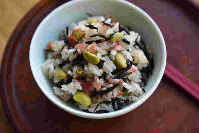 枝豆とひじきの梅ごはん