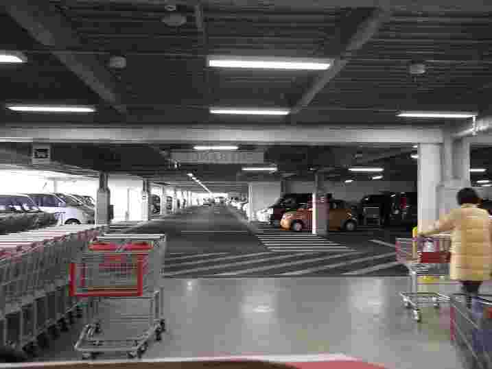 広くて車を停めやすいコストコ座間倉庫店の駐車場