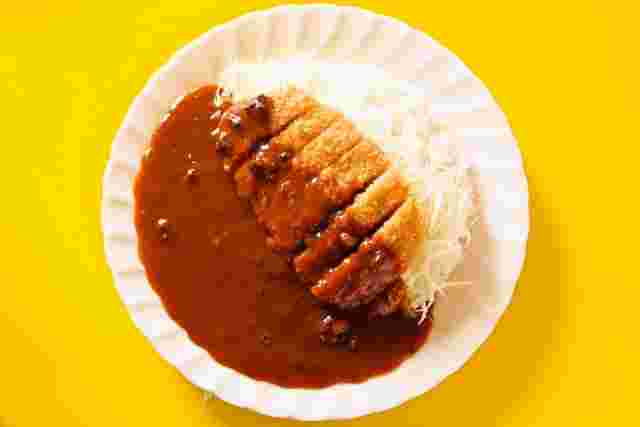 カツカレーを真上から撮影