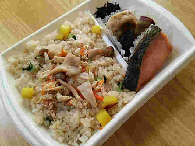 炊き込みご飯のコンビニ弁当