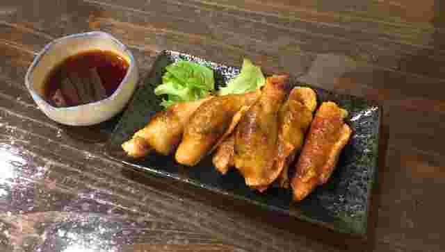 鶏皮餃子とタレ