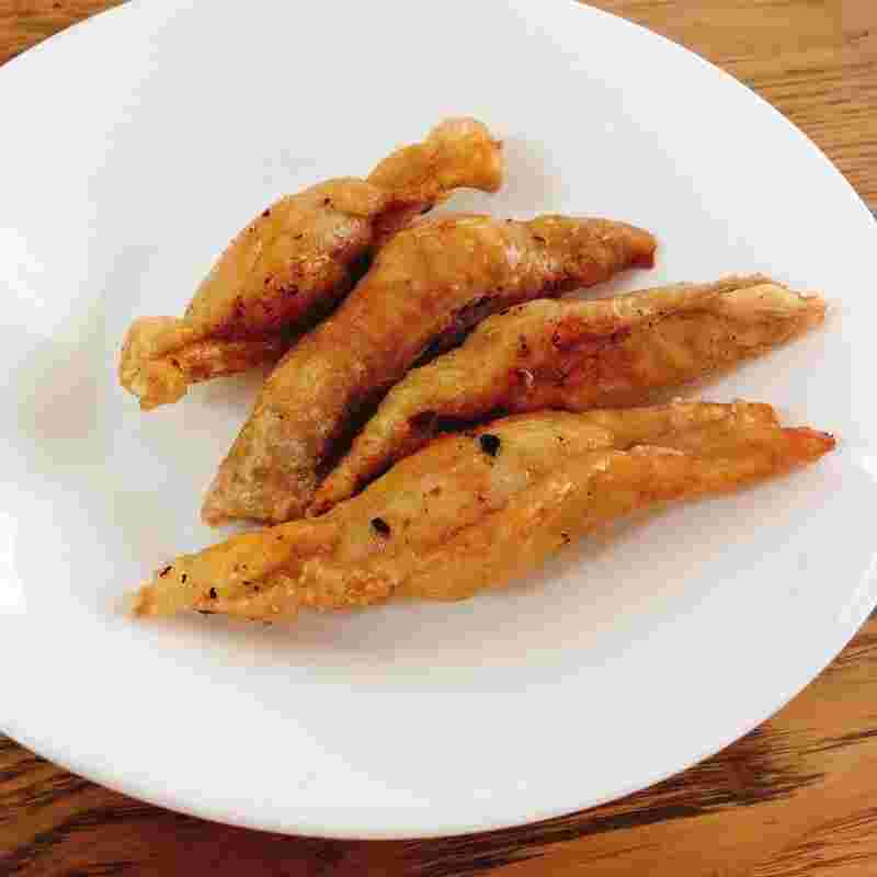 出来立ての鶏皮餃子