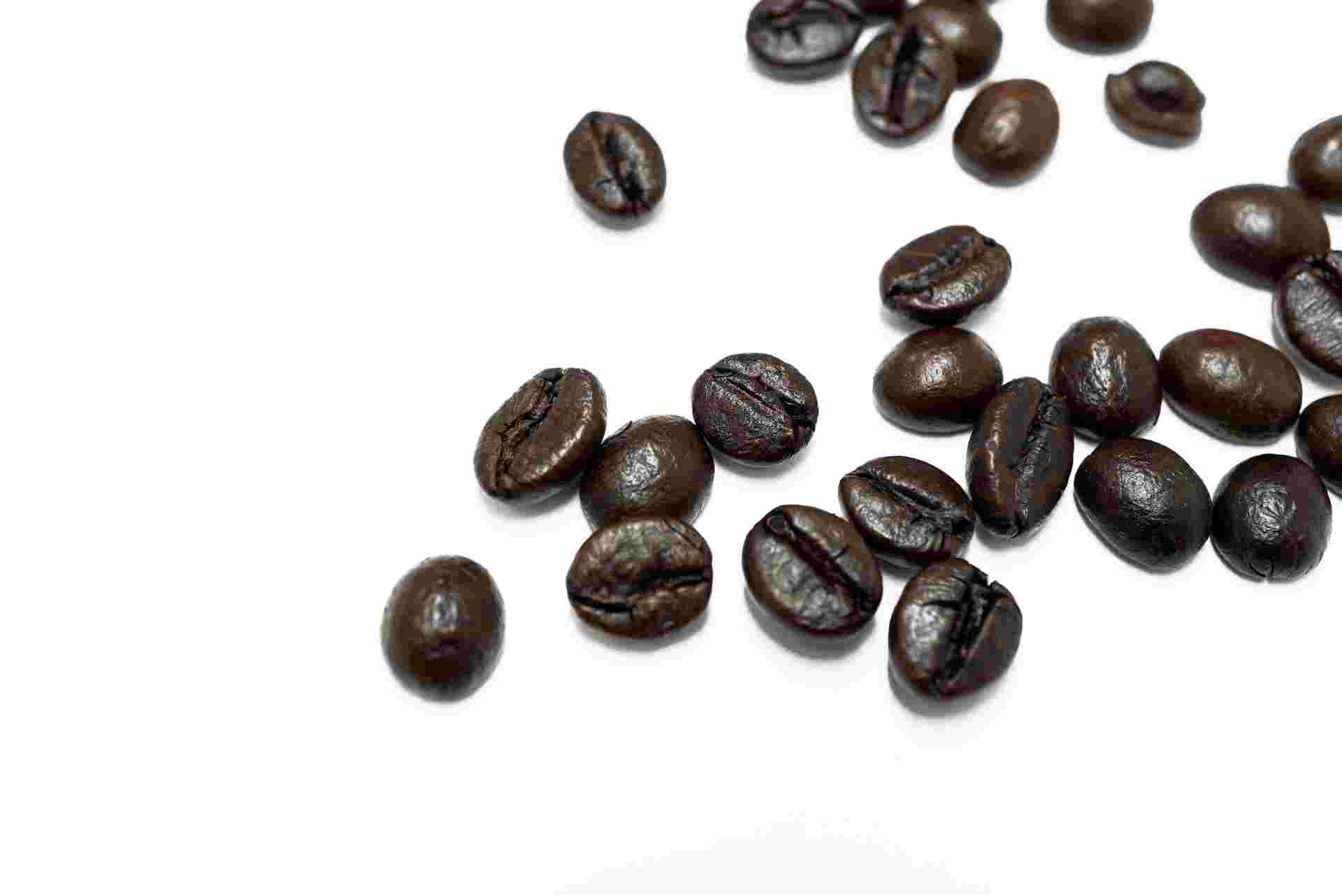 散らばったコーヒー豆