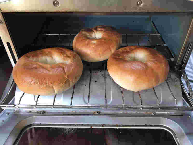 オーブンで焼いたベーグル3個