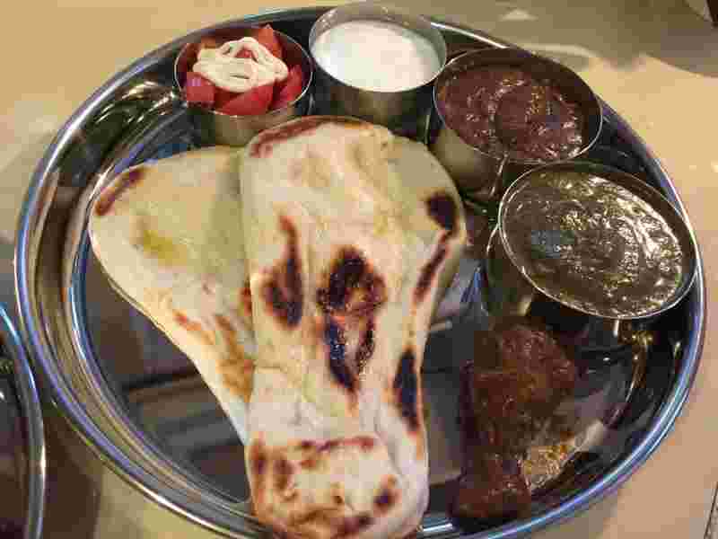 業務スーパーのナンとカレーのセット