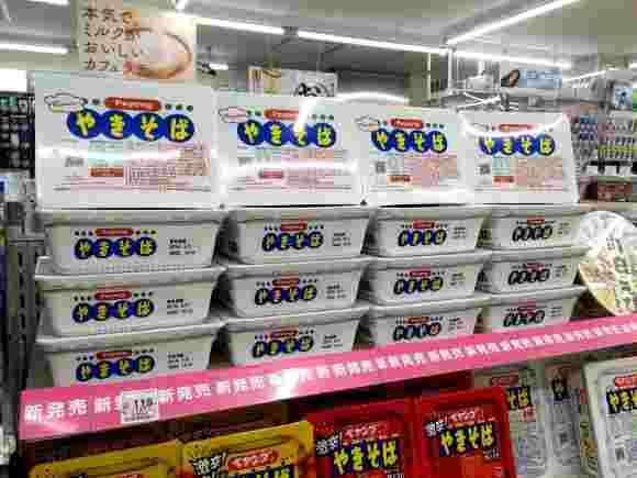 スーパーのペヨング陳列棚