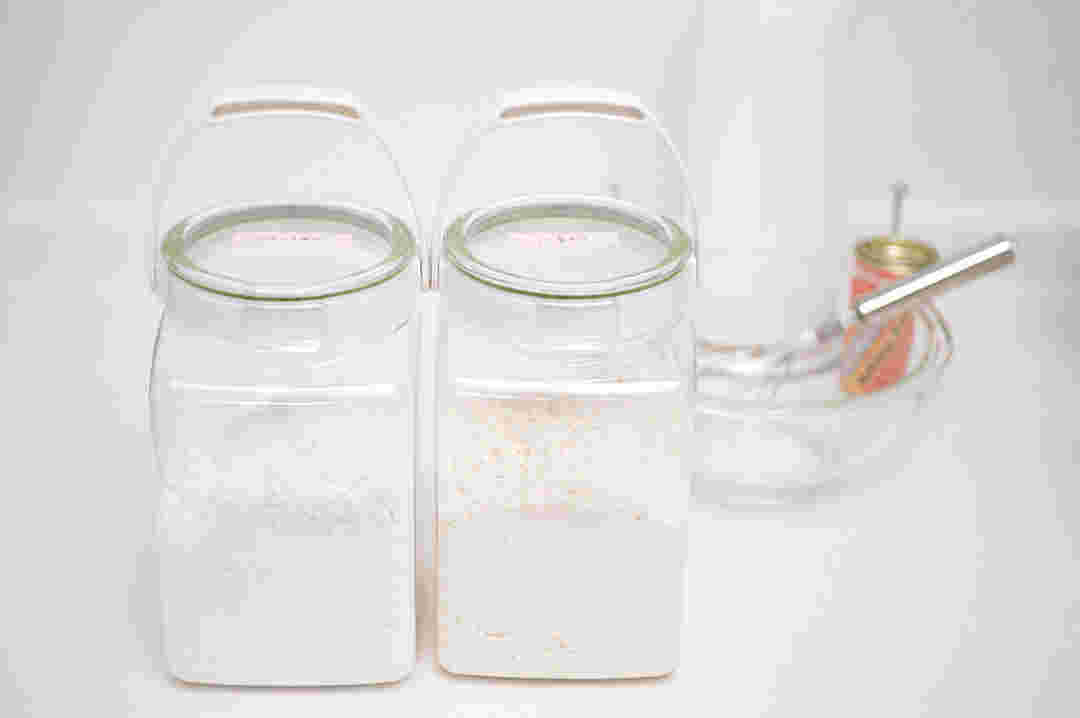 密閉容器に入れたホットケーキミックス