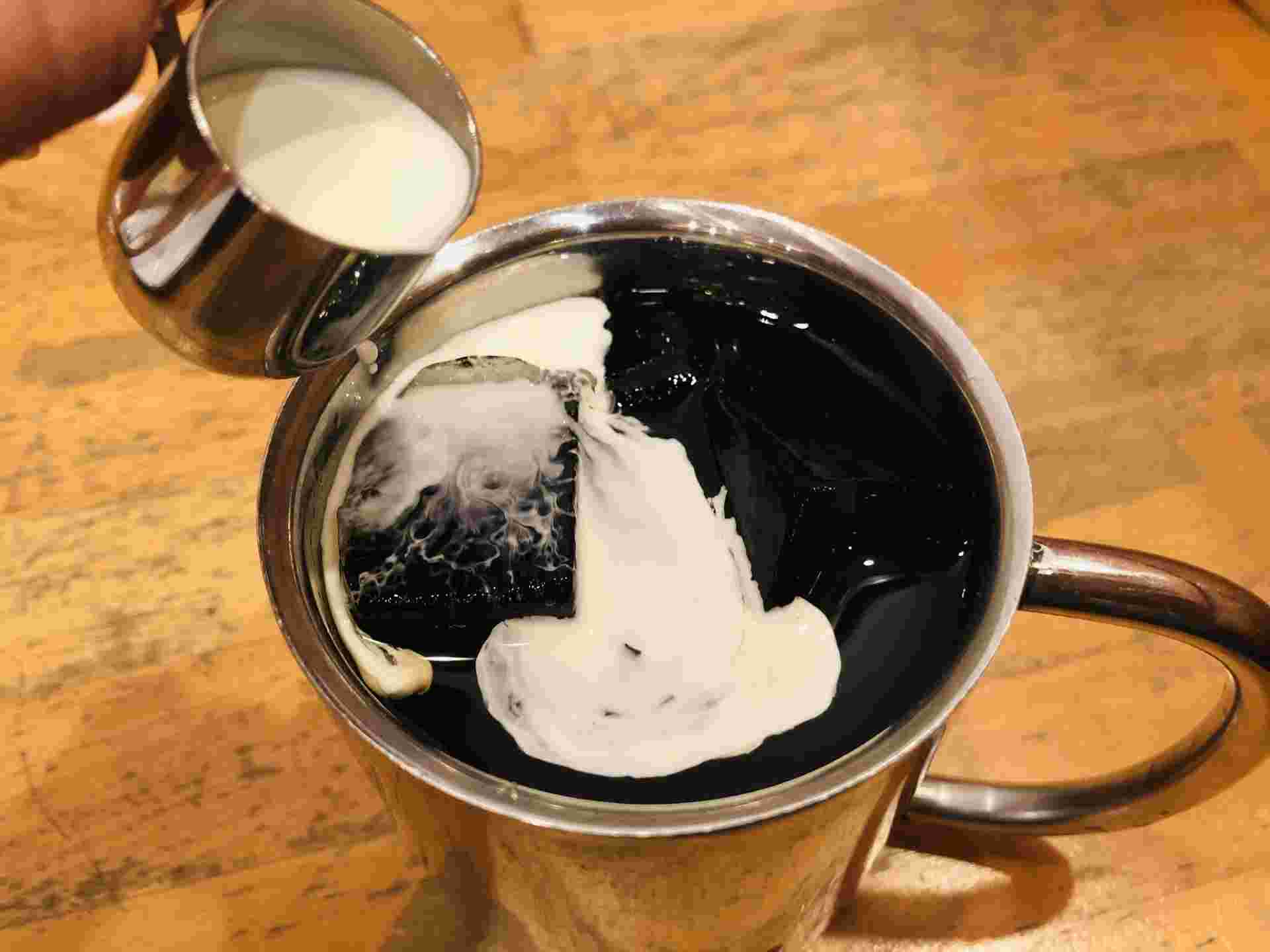 コーヒーに入れるミルク