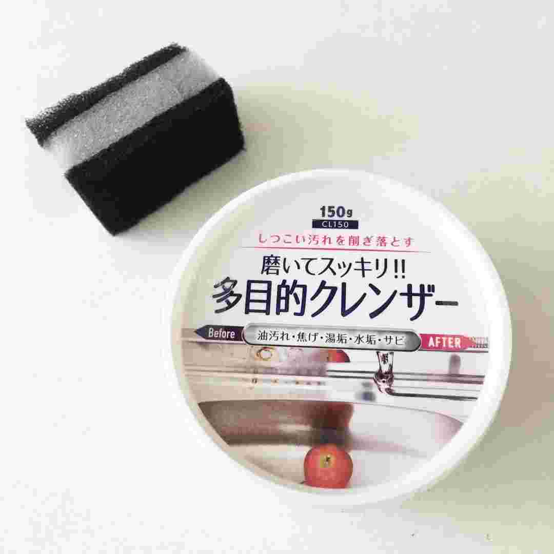 白いカップに入っているクレンザー