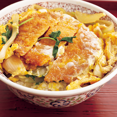 丼に盛られたハムカツ丼