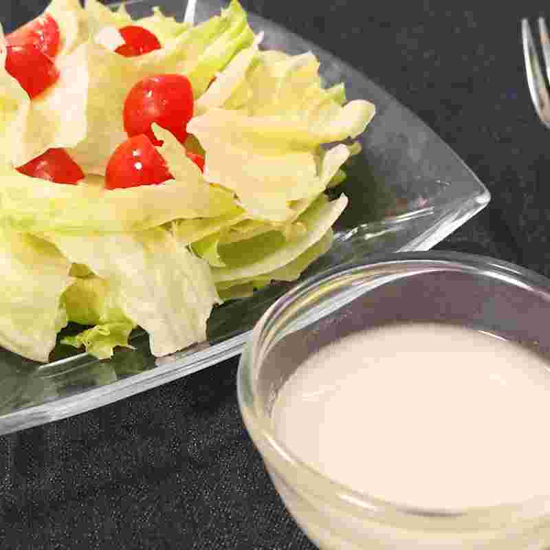 野菜サラダとフレンチドレッシング