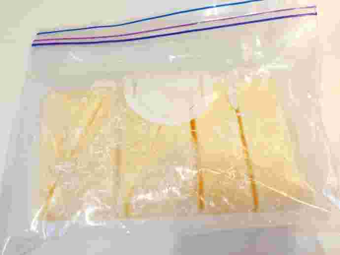 ジップロックに入れたリッチーチーズケーキ