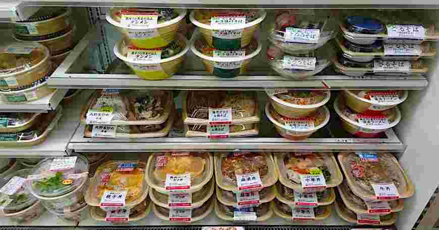 コンビニのお弁当コーナー