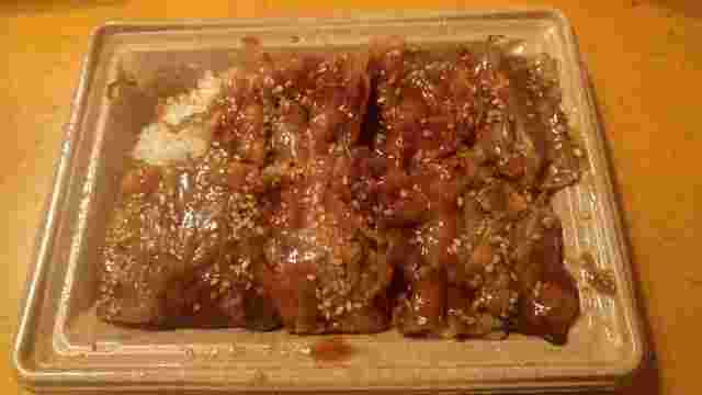 セブンイレブンのタレが決めて！炭火焼牛カルビ弁当