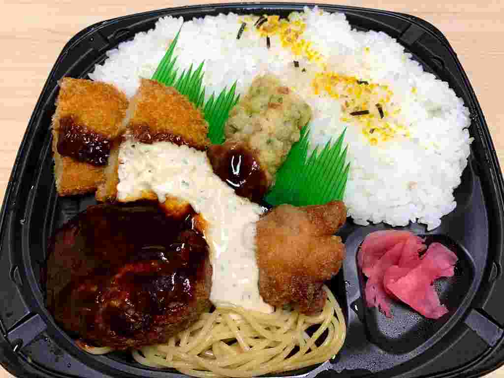 ファミマの大満足！てんこ盛弁当