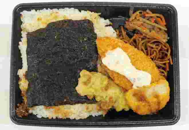 ファミマの海苔弁当