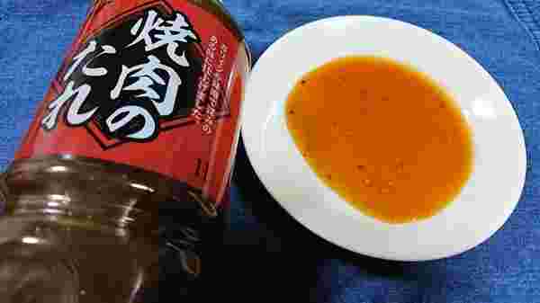 業務スーパーの焼肉のたれと小皿に入れたたれ