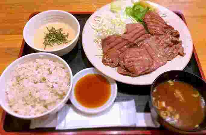 泰山の塩タンランチ