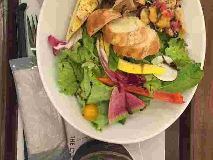 THE CUPS SAKAEのサラダランチ